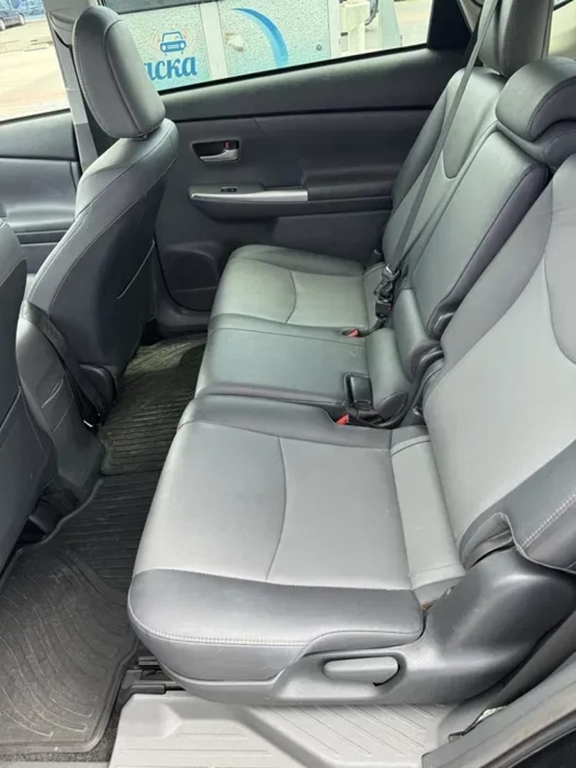 Авто toyota prius гібрид газ 6 літрів 100 км