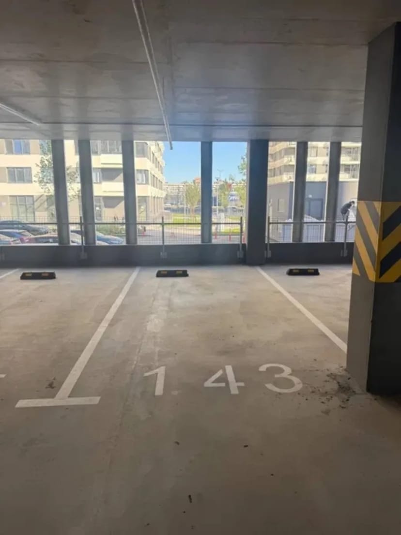 Паркомісце ЖК Варшавський, зручний заїзд