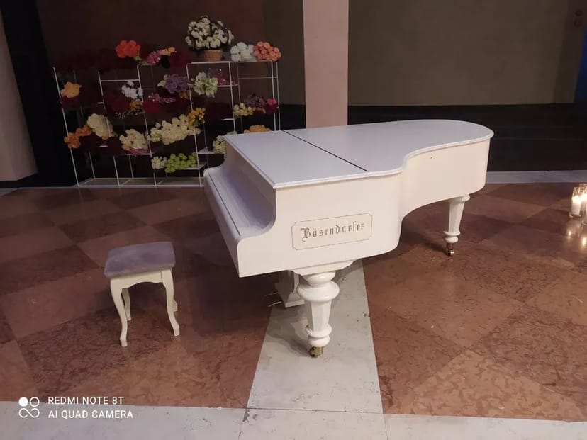 Білий рояль Bosendorfer-yamaha-Hofmann