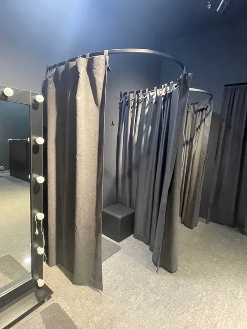 Торгове обладнання стійки для одягу