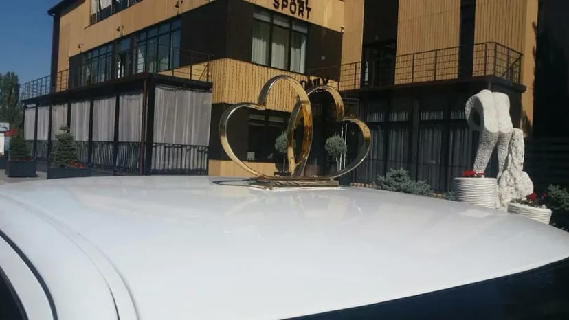 Белоснежный Крайслер 300С обслужит вашу свадьбу или другие торжества