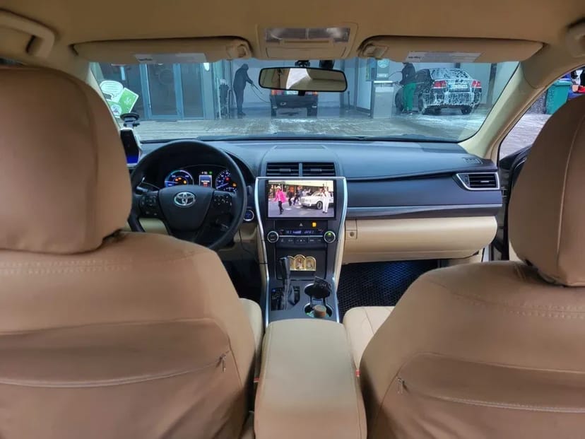Авто Toyota Camry з водієм на весілля та інші заходи