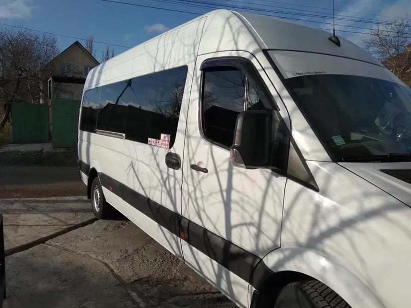 Комфортний мікроавтобус, чистий, доглянутий.