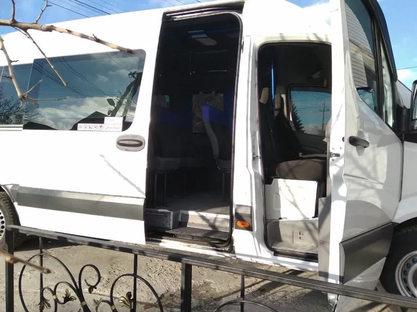 Комфортний мікроавтобус, чистий, доглянутий.