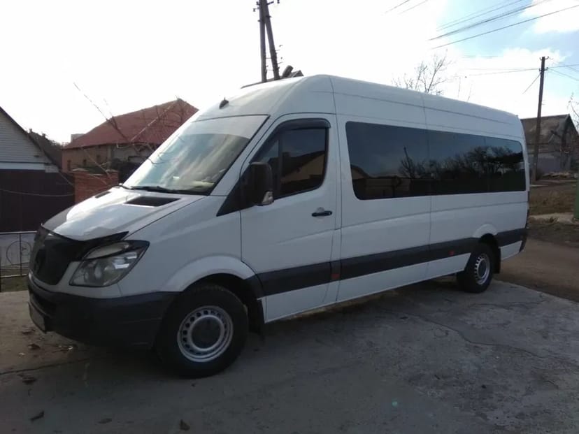 Комфортний мікроавтобус, чистий, доглянутий.