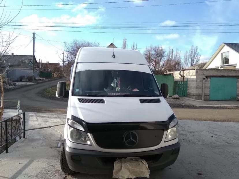 Комфортний мікроавтобус, чистий, доглянутий.