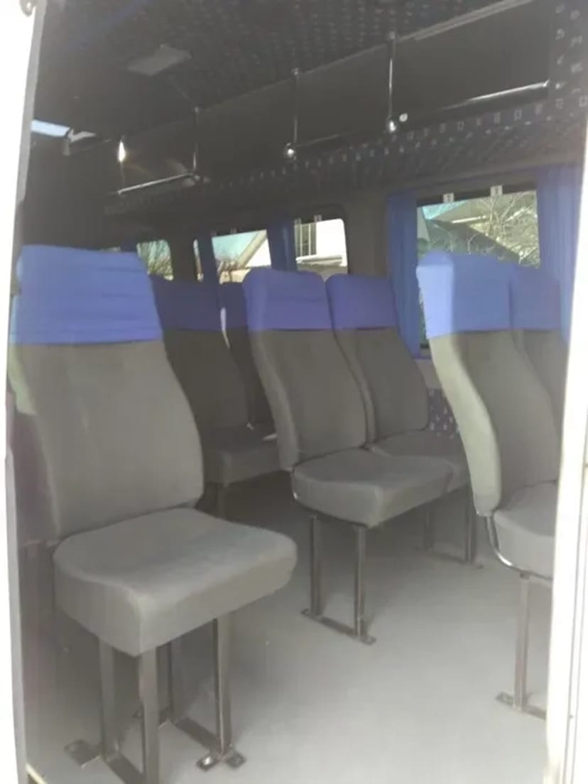 Комфортний мікроавтобус, чистий, доглянутий.