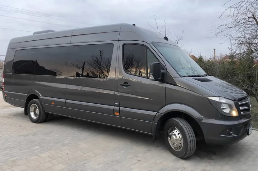 Замовлення пасажирського мікроавтобуса Mercedes Sprinter 516 з водієм