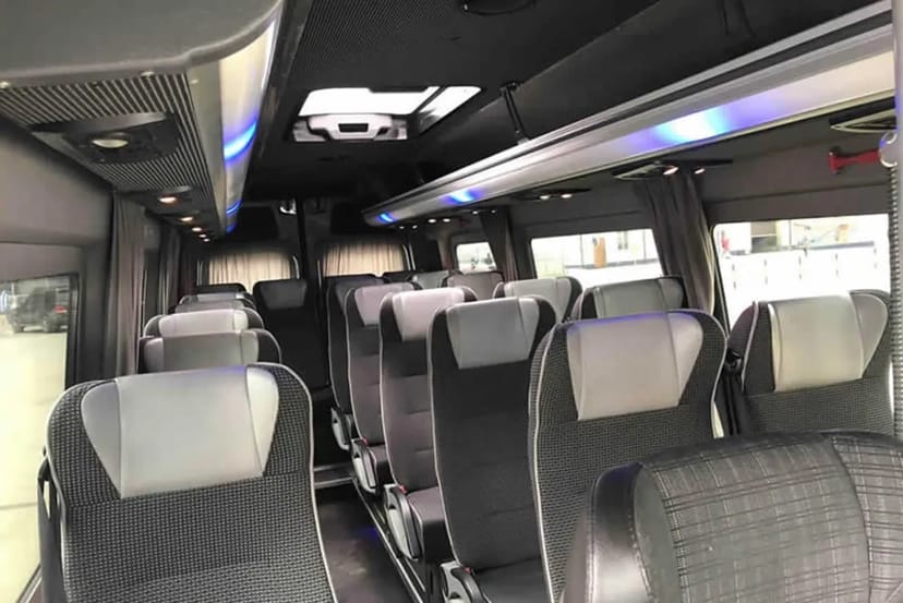 Замовлення пасажирського мікроавтобуса Mercedes Sprinter 516 з водієм