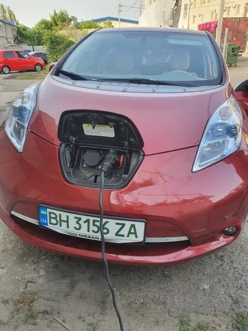 Nissan Leaf 50kwt, 350km, 2 роки і машина Ваша