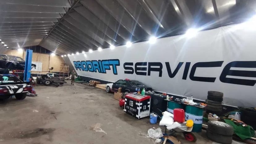 Монтаж плівок на вітрини, торг. обладнання, монтаж банерів, вивіски