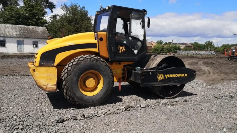 Каток ґрунтовий (віброкаток) 12 тонн — JCB 115d
