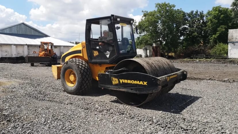 Каток ґрунтовий (віброкаток) 12 тонн — JCB 115d
