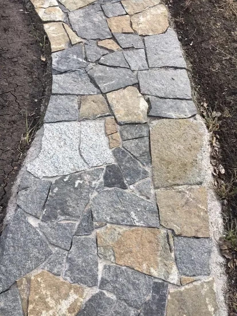 Бруківка. Стежки з натурального каменю (граніт) міцні та надійні