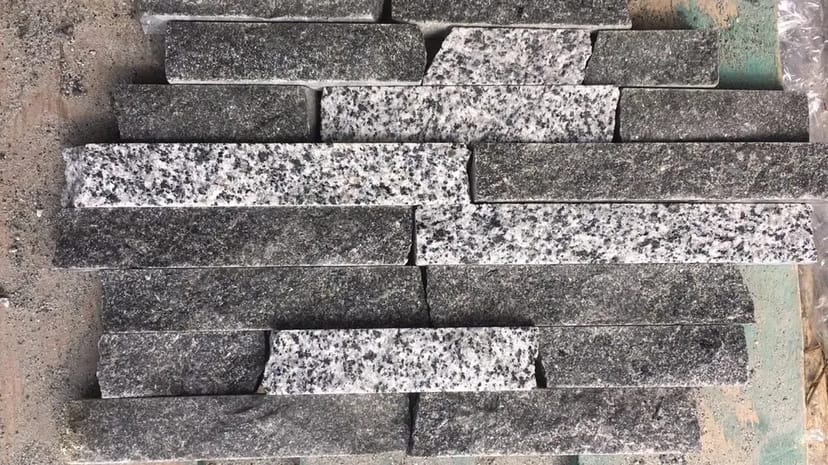 Бруківка. Стежки з натурального каменю (граніт) міцні та надійні
