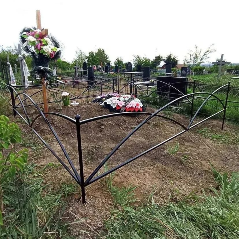 Оригинальные и банальные оградки на могилы (металлические) от 450 грн.