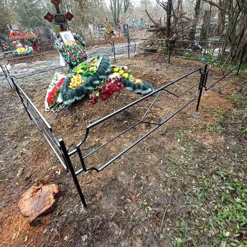 Оригинальные и банальные оградки на могилы (металлические) от 450 грн.