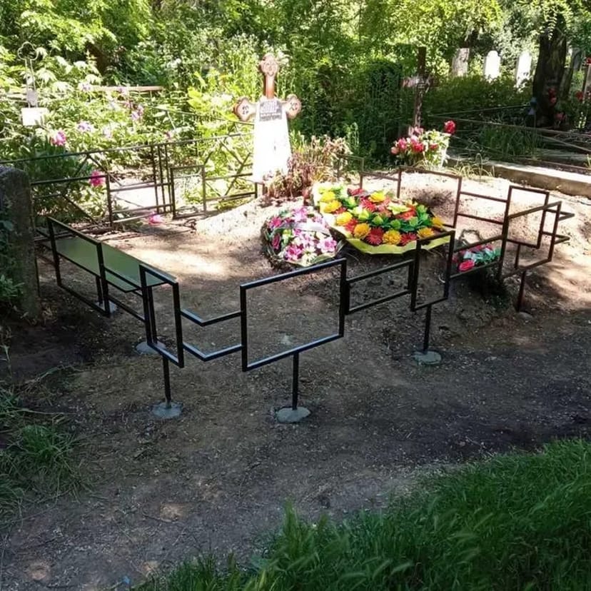 Оригинальные и банальные оградки на могилы (металлические) от 450 грн.