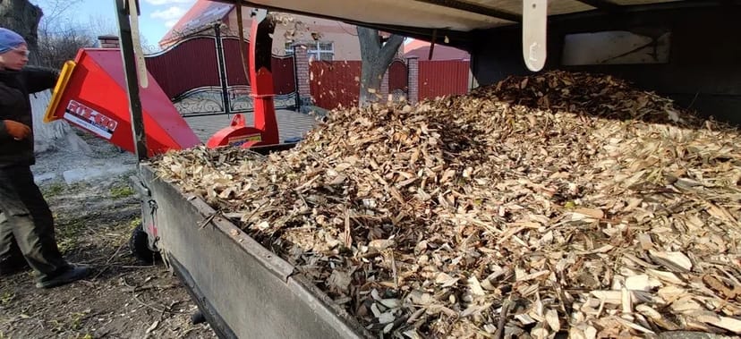  Подрібнення гілок.