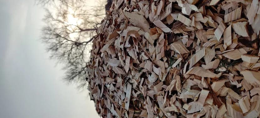  Подрібнення гілок.