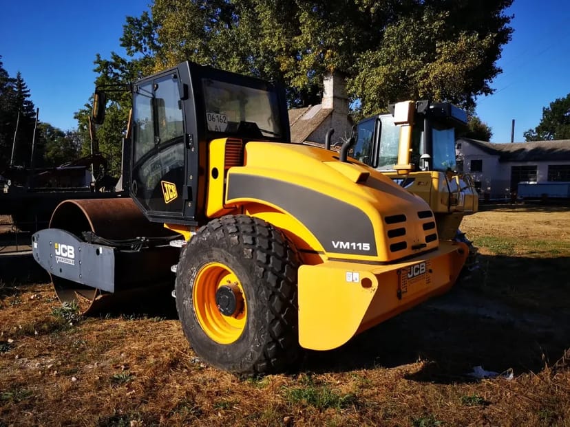 Каток ґрунтовий (віброкаток) 12 тонн — JCB 115d