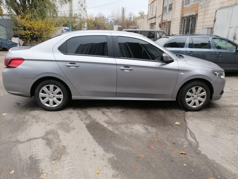 Авомобіль Пежо301