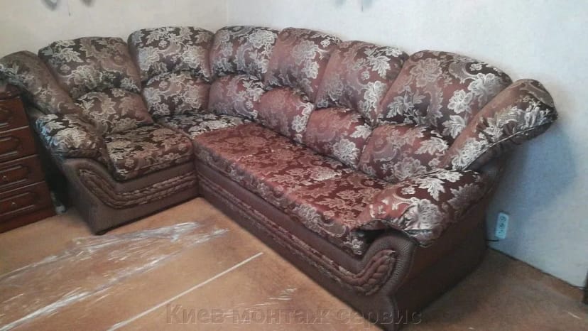 Ремонт і перетяжка меблів в Києві Дарниця, Лівобережка, Чернігівська, Гідропарк. Реставрація, оббивка дивану