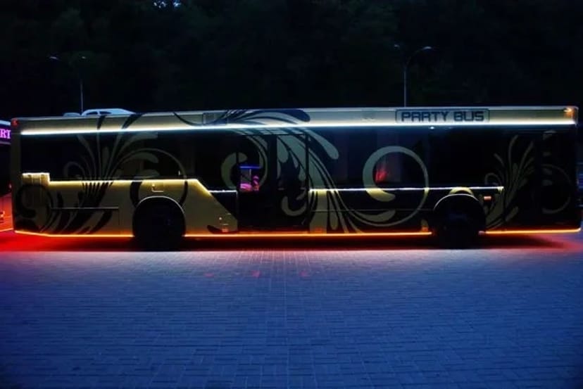 064 Замовити Party Bus Golden Prime на дівич-вечір