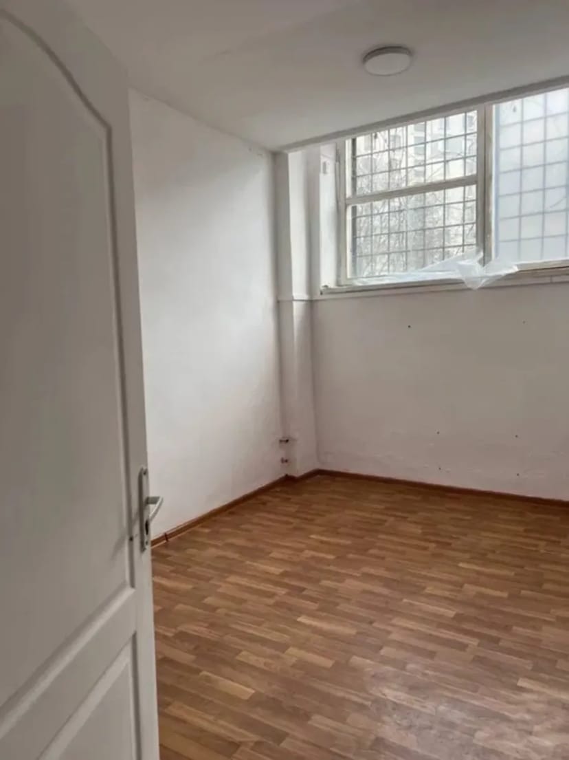 Офісні приміщення, зручна локація біля метро