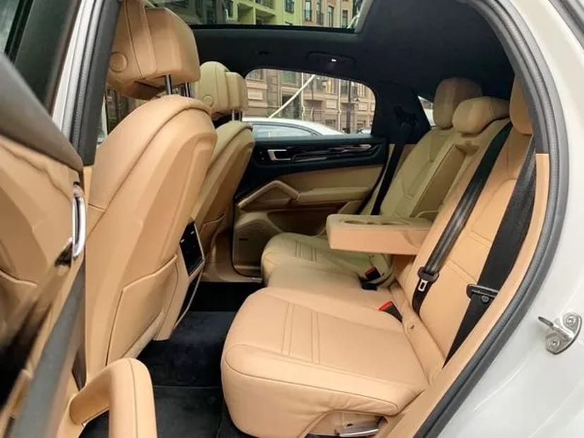417 Porsche Cayenne Coupe на весілля з водієм