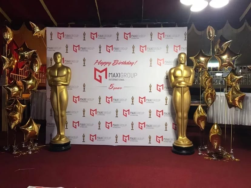 Фігури Оскар повний зріст