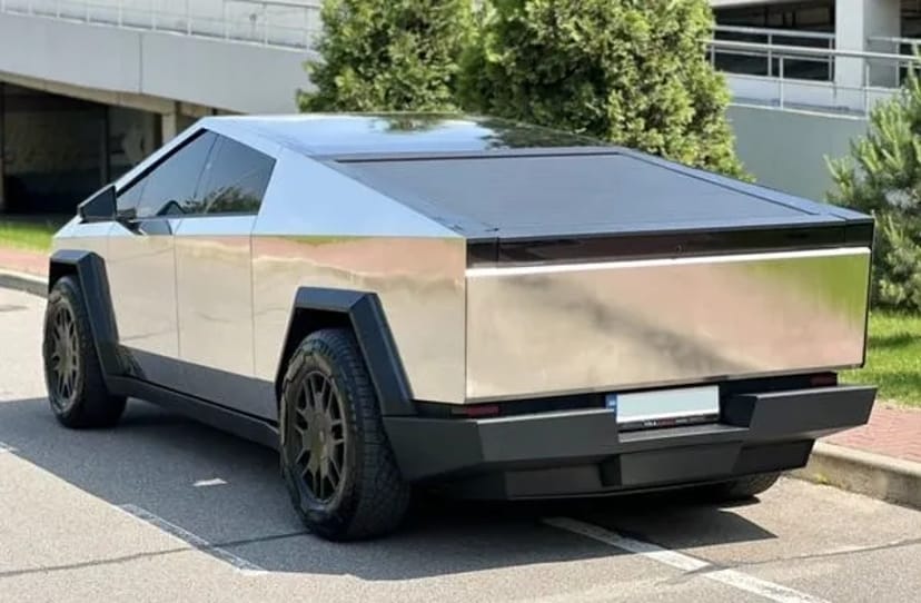 005 Tesla Cybertruck з водієм для фотосесії зйомки