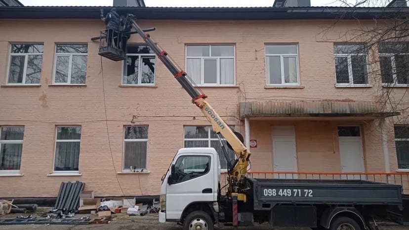 Автовишка з грузовою лебідкою до 0,5 т