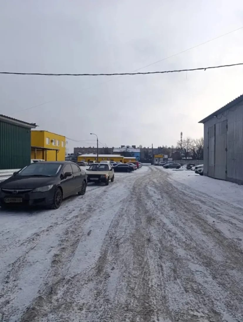 Гараж під СТО або мийку, зручний заїзд