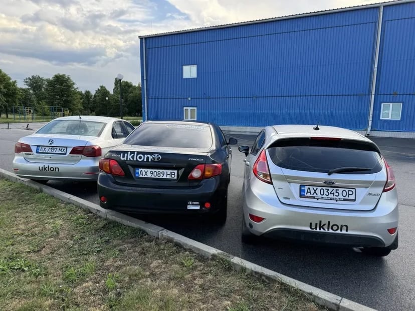 Большой выбор авто под такси: от эконома до комфорт плюс (Camry, Jetta, Corolla, Fiesta). Звоните!