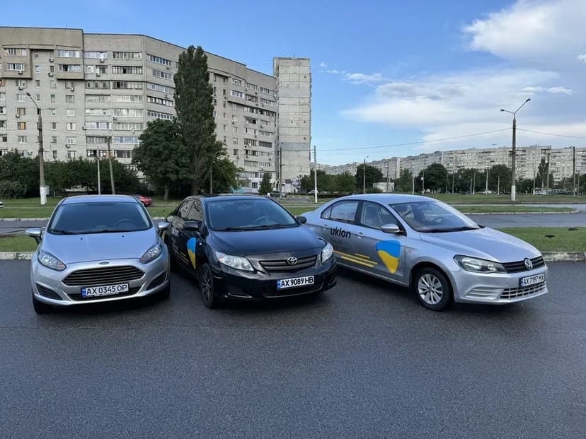 Большой выбор авто под такси: от эконома до комфорт плюс (Camry, Jetta, Corolla, Fiesta). Звоните!