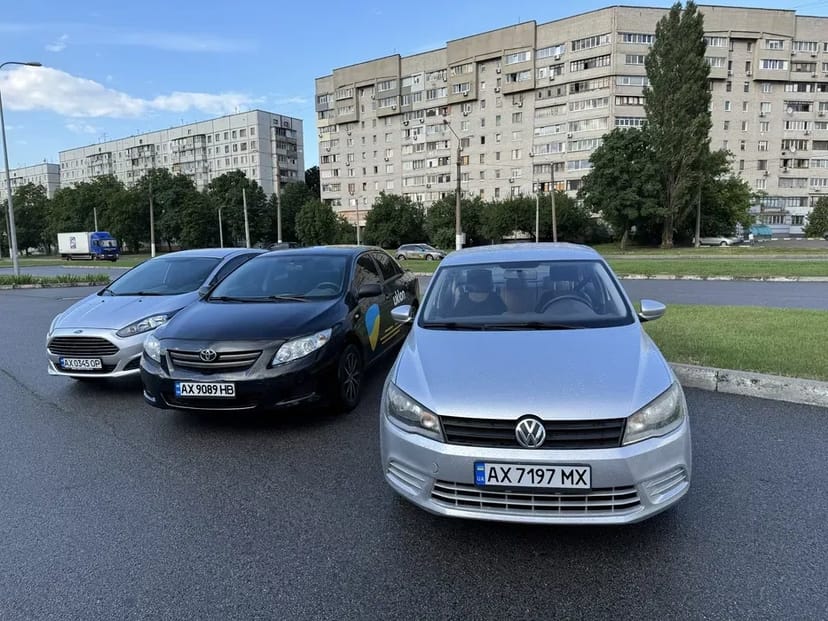 Большой выбор авто под такси: от эконома до комфорт плюс (Camry, Jetta, Corolla, Fiesta). Звоните!