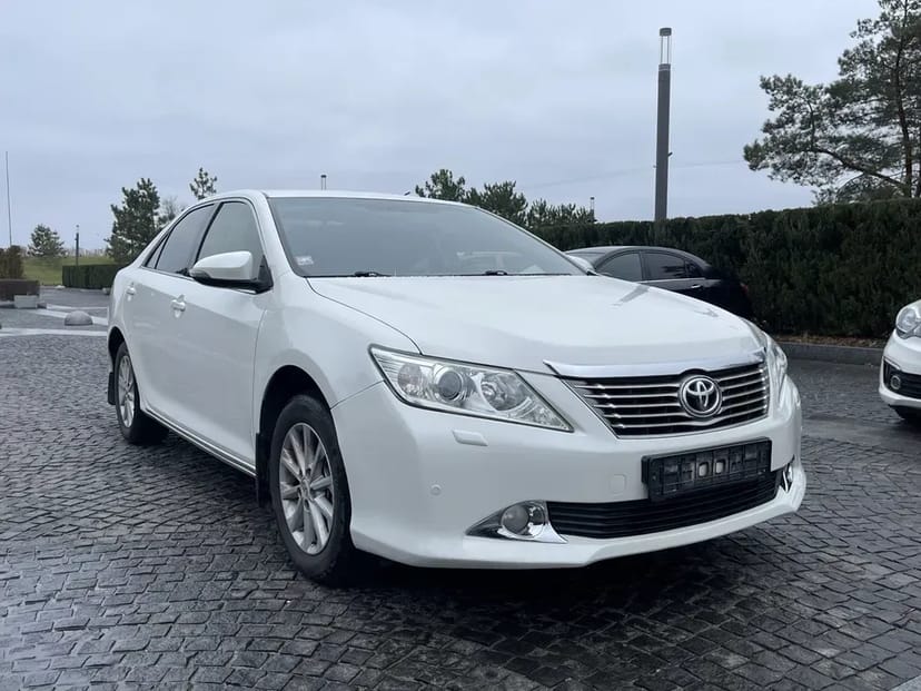Авто Тойота Камрі 50