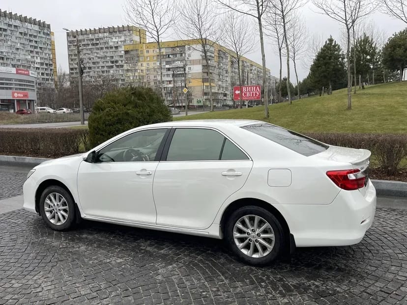 Авто Тойота Камрі 50