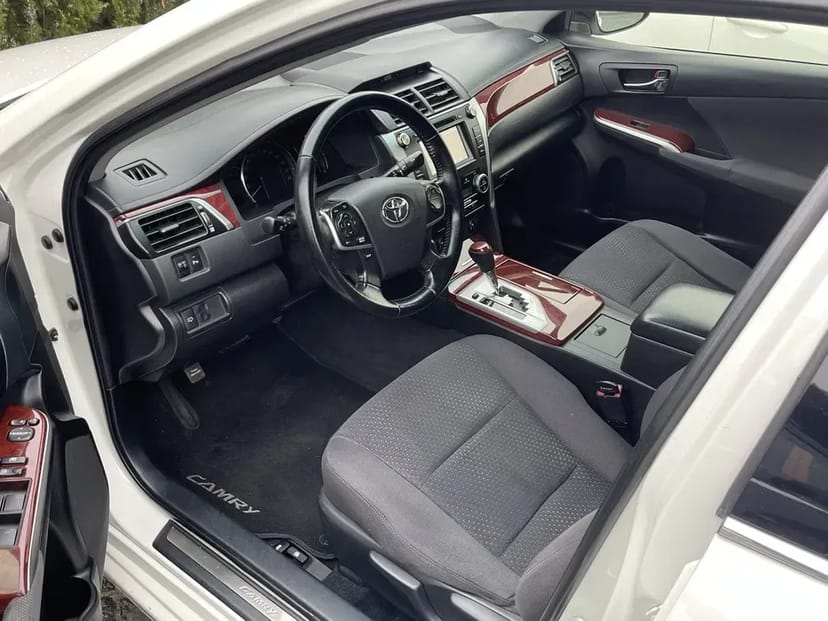 Авто Тойота Камрі 50