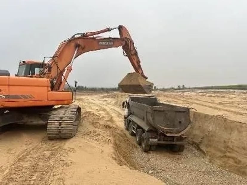 Розробки котлованів, лагун та вивезення грунту