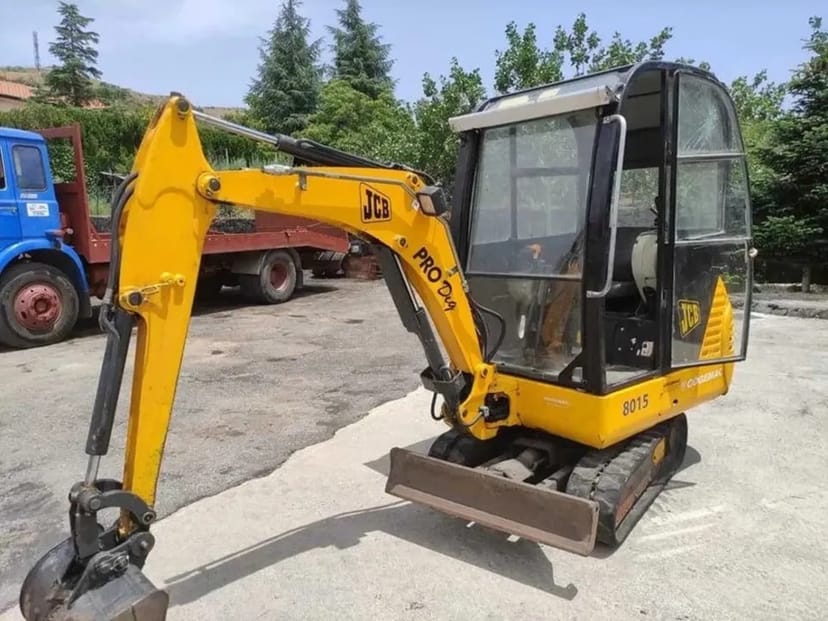 Міні-екскаватор JCB 8015 земляні роботи будь-де