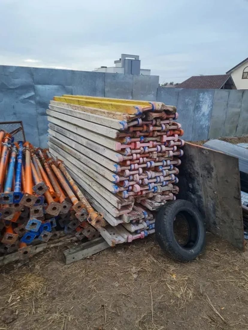 Опалубка, стійки, балки, фанера, перекриття.