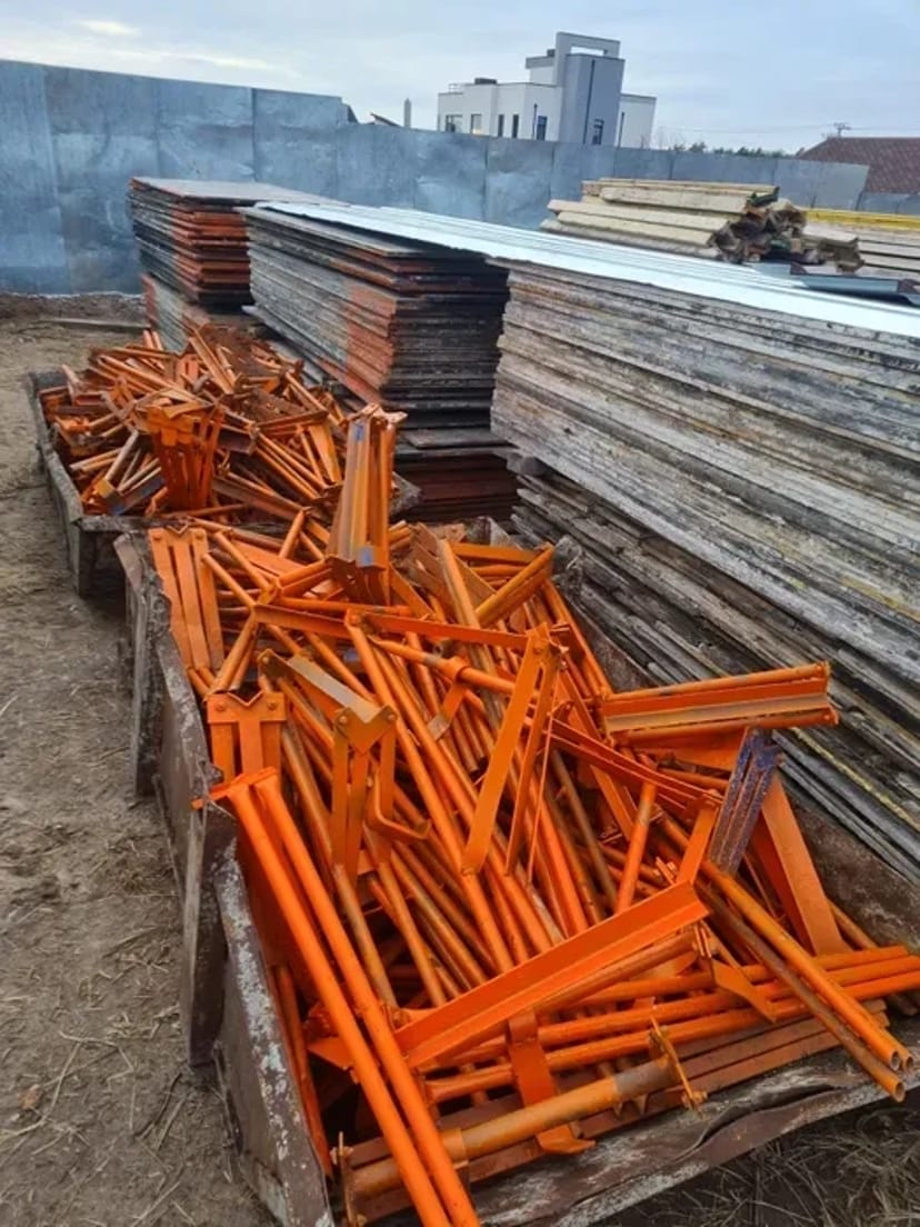 Опалубка, стійки, балки, фанера, перекриття.