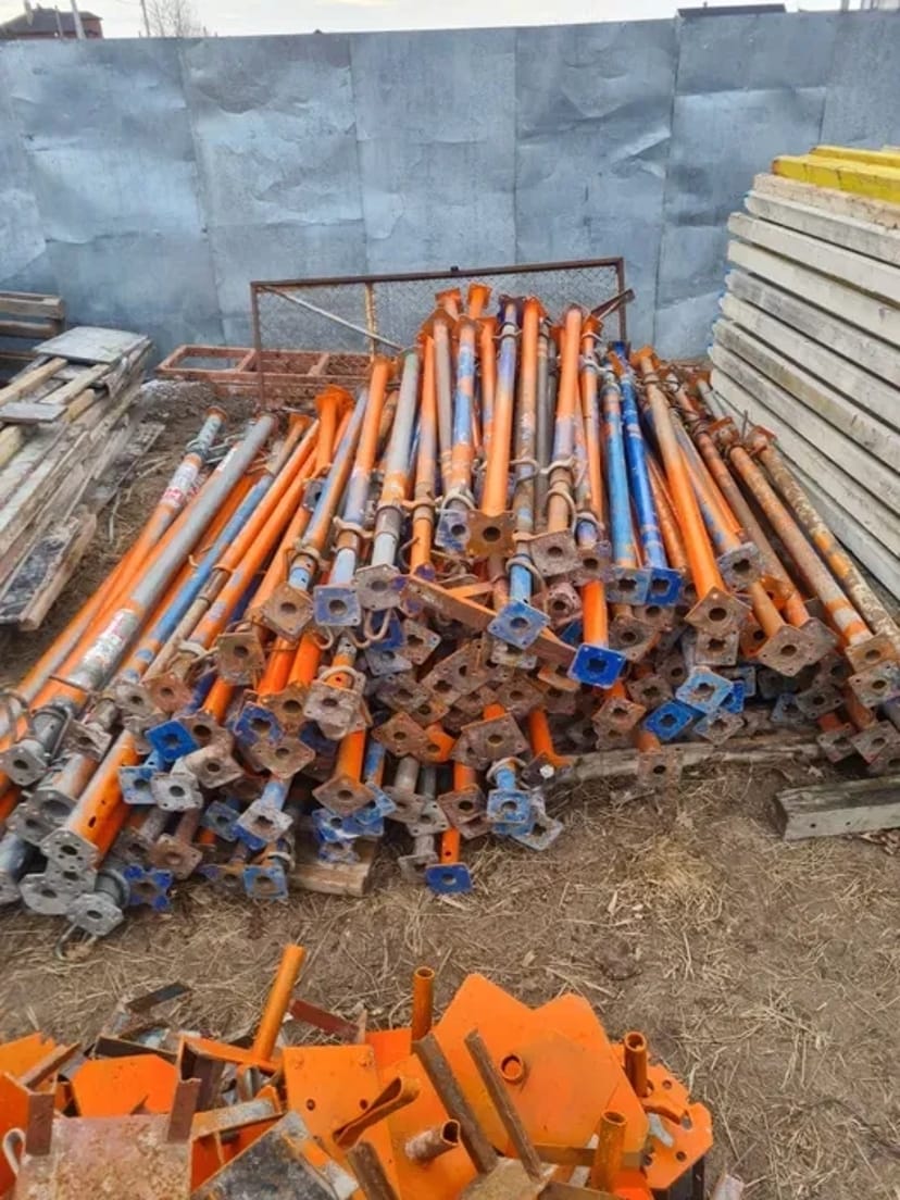 Опалубка, стійки, балки, фанера, перекриття.