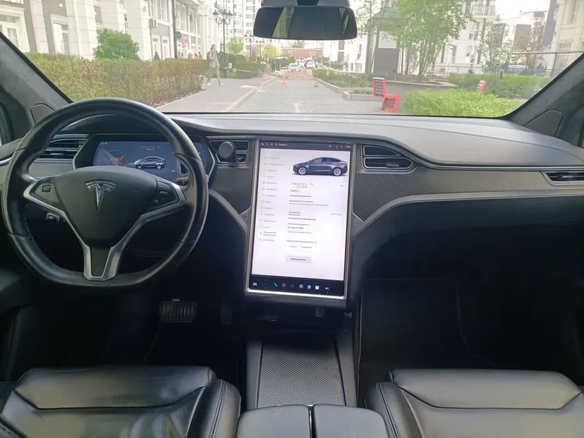 Авто Tesla X можливо під таксі