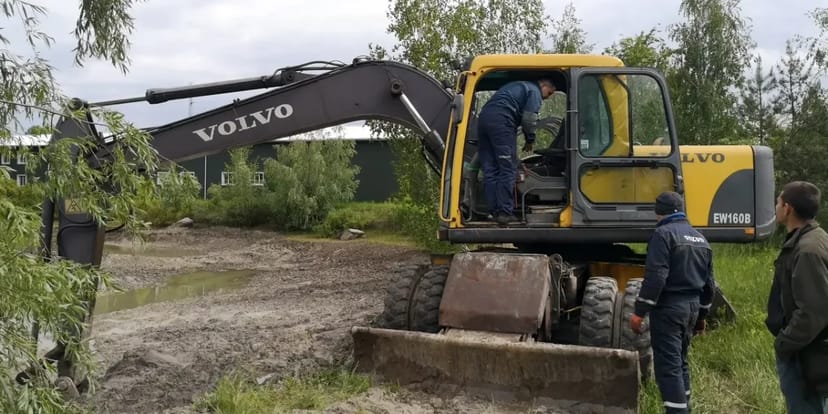 Екскаватор повно поворотнний колісний VOLVO-160, ківш 1 куб (додатковий планувальний ківш)