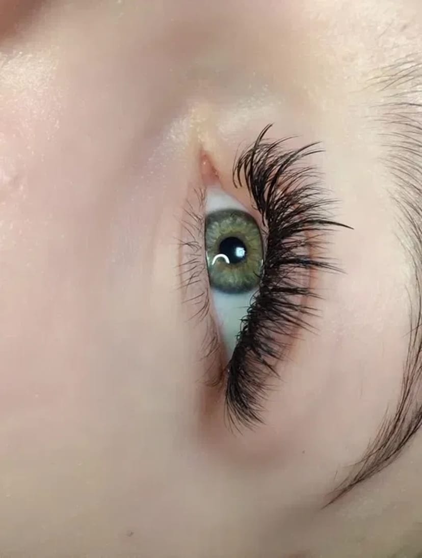 Нарощення вій. Корекція брів. Р-н Жадова 500 грн.!