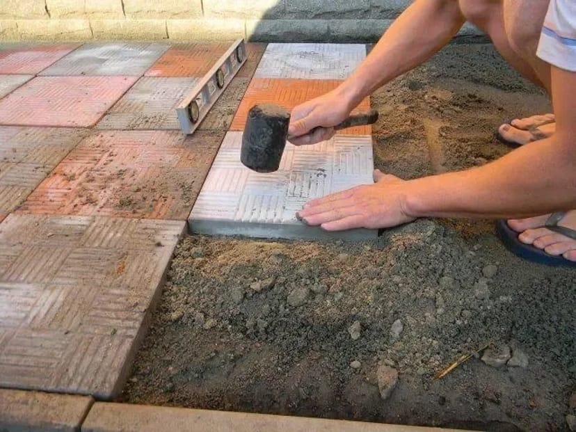 Укладання тротуарної плитки. Встановлення паребриків. 250₴ квадратний метр