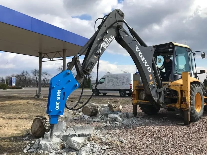 Услуги экскаватора ,спецтехники JCB гидромолот вибротрамбовка